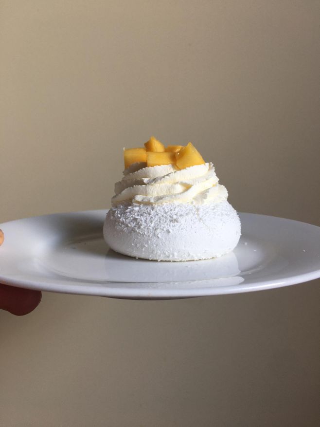 Kokosová Pavlova s mangem